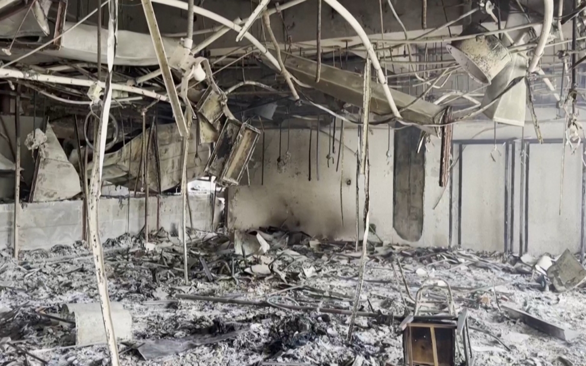 Cảnh tượng tan hoang bên trong và ngoài trụ sở quốc hội Nepal do bạo loạn